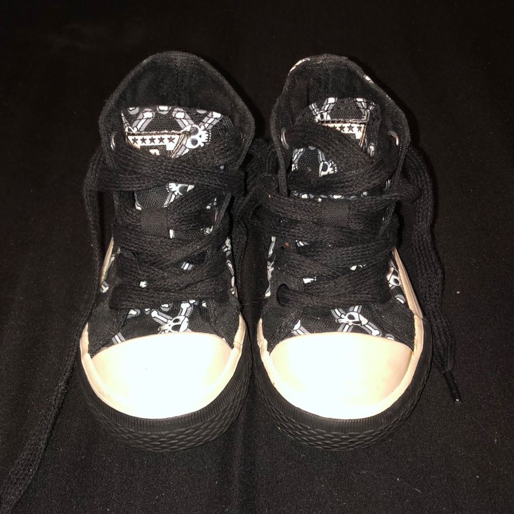 Place high top toddler shoes